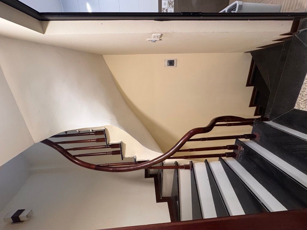 Bán nhà Vĩnh Hưng - diện tích 30,6m2 5 tầng - Lô góc, ngõ thông - giá 7,8 tỷ