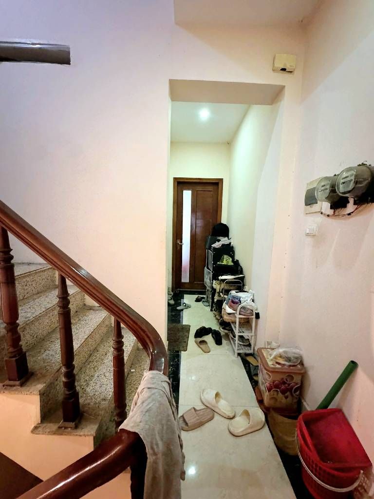 Bán nhà Ngõ Giáp Bát - diện tích 64m2 3 tầng - Ô tô tránh - giá 18,5 tỷ