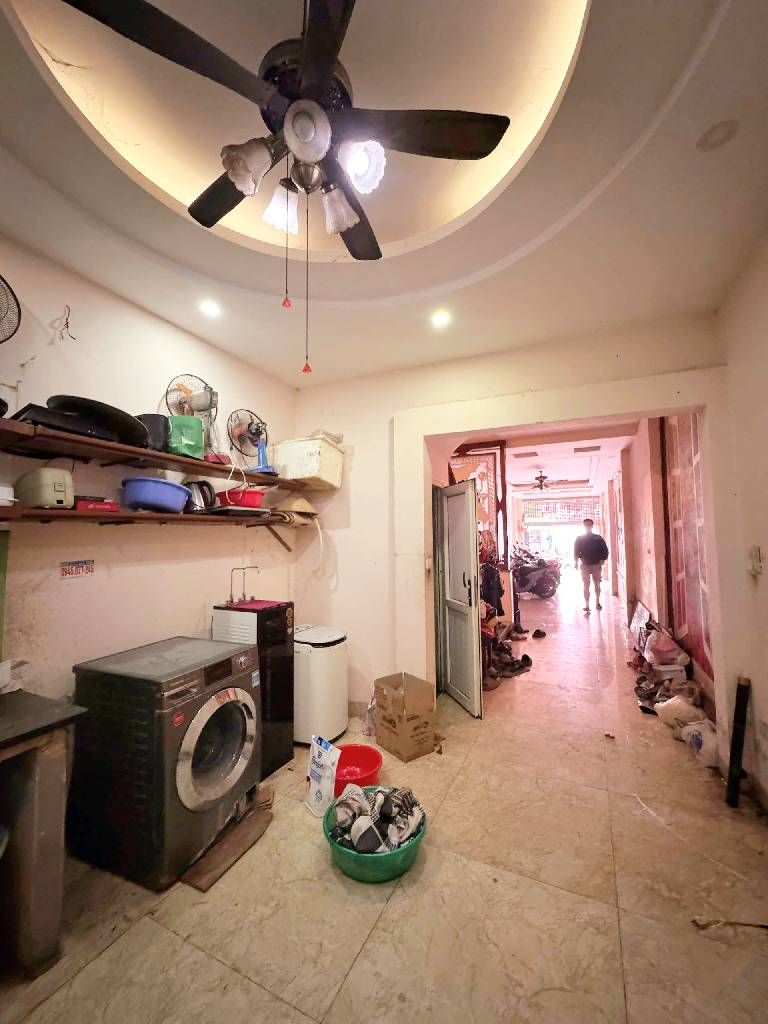 Bán nhà Ngõ Giáp Bát - diện tích 64m2 3 tầng - Ô tô tránh - giá 18,5 tỷ