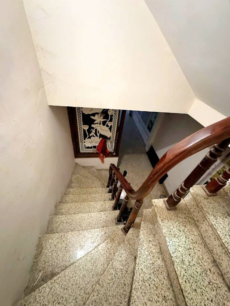 Bán nhà Ngõ Giáp Bát - diện tích 64m2 3 tầng - Ô tô tránh - giá 18,5 tỷ