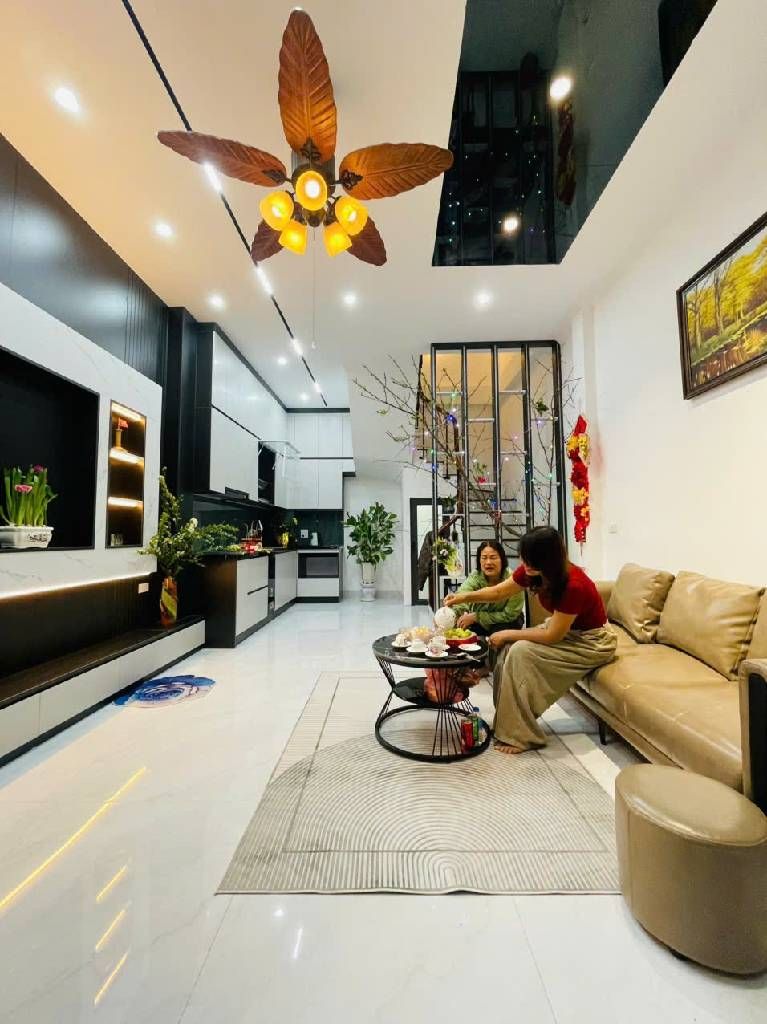 Bán nhà Nguyễn Chính - diện tích 31m2 5 tầng - gần ô tô - giá 9,3 tỷ