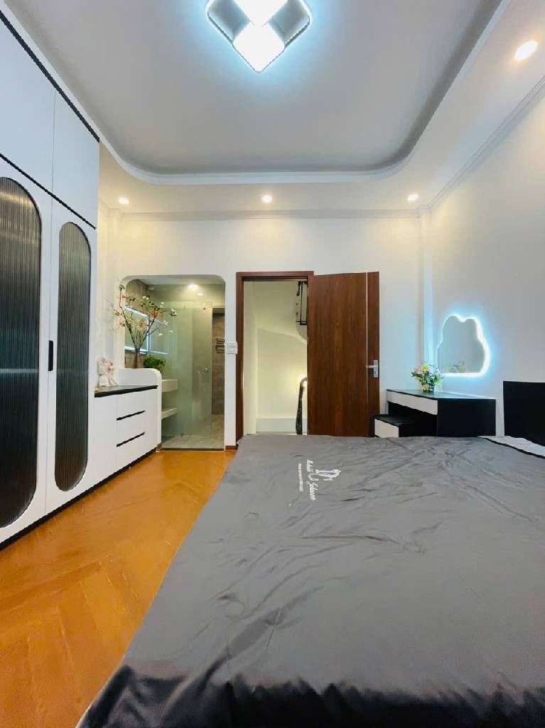 Bán nhà Nguyễn Chính - diện tích 31m2 5 tầng - gần ô tô - giá 9,3 tỷ