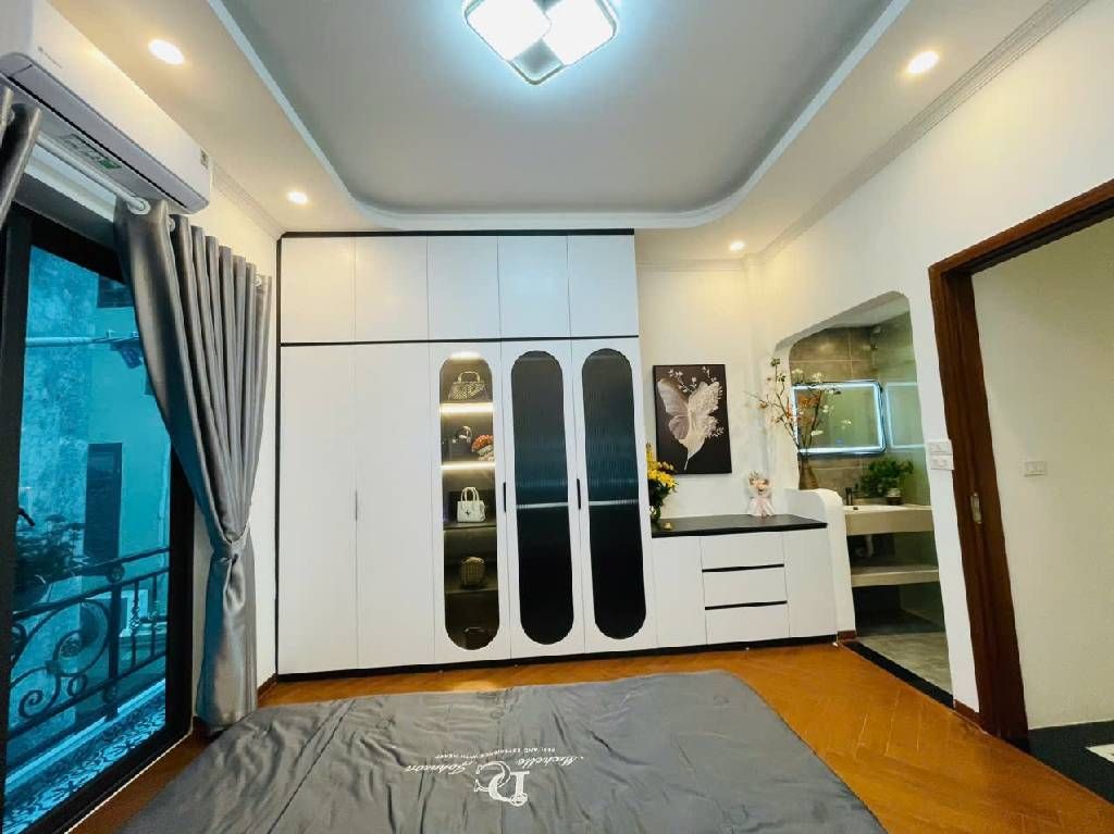 Bán nhà Nguyễn Chính - diện tích 31m2 5 tầng - gần ô tô - giá 9,3 tỷ