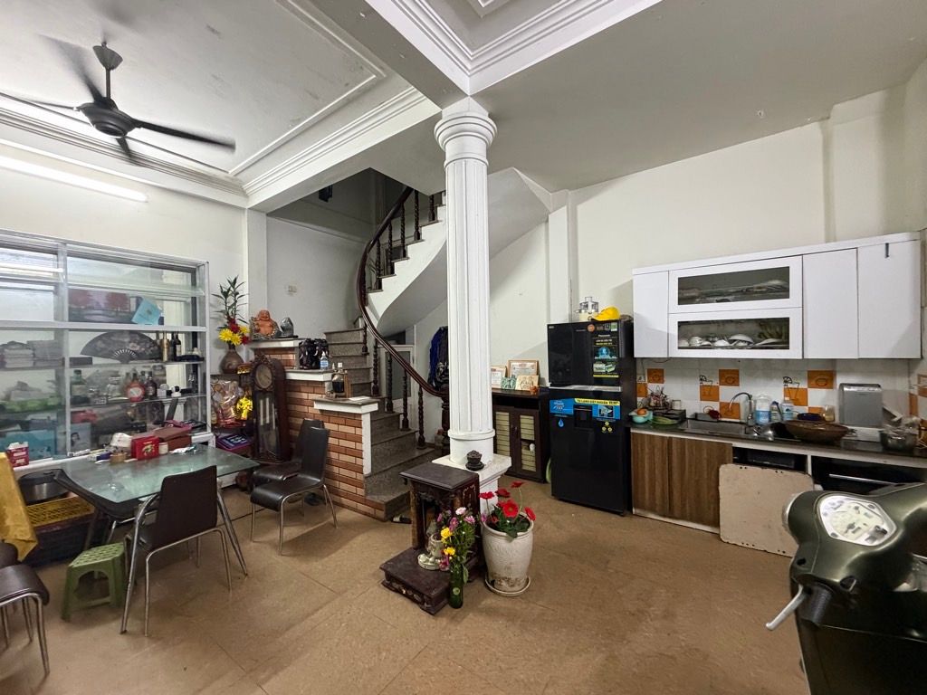 Bán nhà Trương Định - diện tích 38m2 5 tầng - Ô TÔ ĐỖ CỬA - giá 18 tỷ