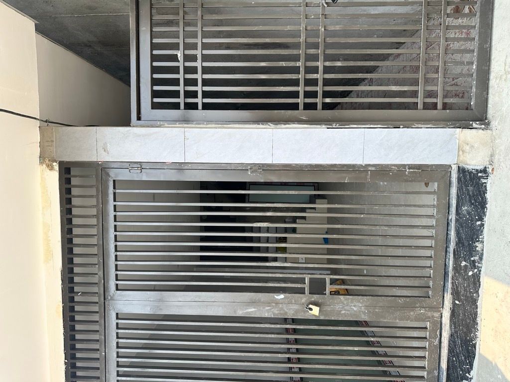 Bán nhà Giải Phóng - diện tích 58,3m2 3 tầng - ô tô đỗ cửa - giá 3,7 tỷ