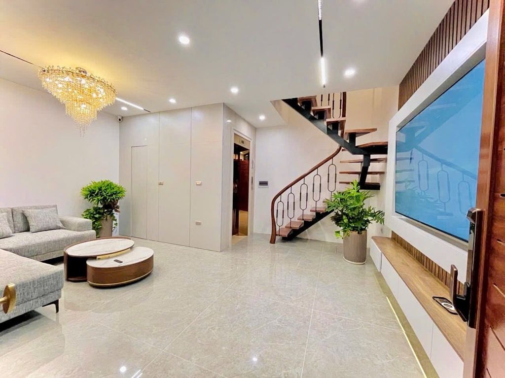 Bán nhà Kim Ngưu - diện tích 30,1m2 6 tầng - thang máy, mặt tiền rộng - giá 13,5 tỷ