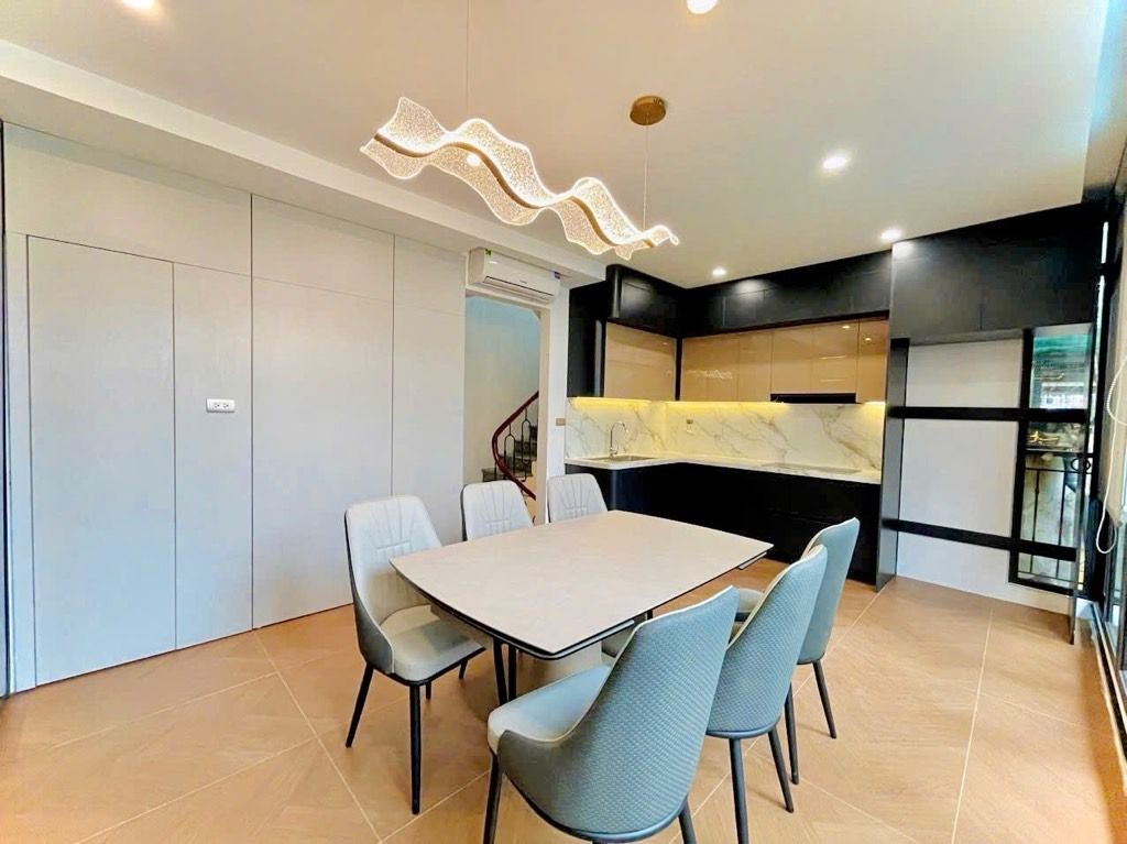 Bán nhà Kim Ngưu - diện tích 30,1m2 6 tầng - thang máy, mặt tiền rộng - giá 13,5 tỷ