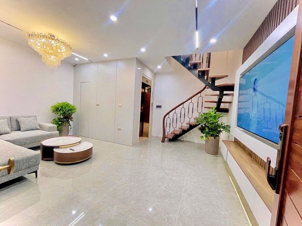 Bán nhà Kim Ngưu - diện tích 30,1m2 6 tầng - thang máy, mặt tiền rộng - giá 13,5 tỷ