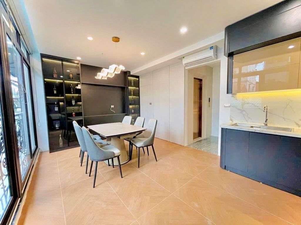 Bán nhà Kim Ngưu - diện tích 30,1m2 6 tầng - thang máy, mặt tiền rộng - giá 13,5 tỷ