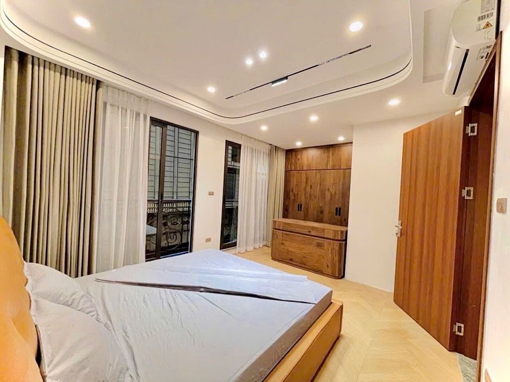 Bán nhà Kim Ngưu - diện tích 30,1m2 6 tầng - thang máy, mặt tiền rộng - giá 13,5 tỷ