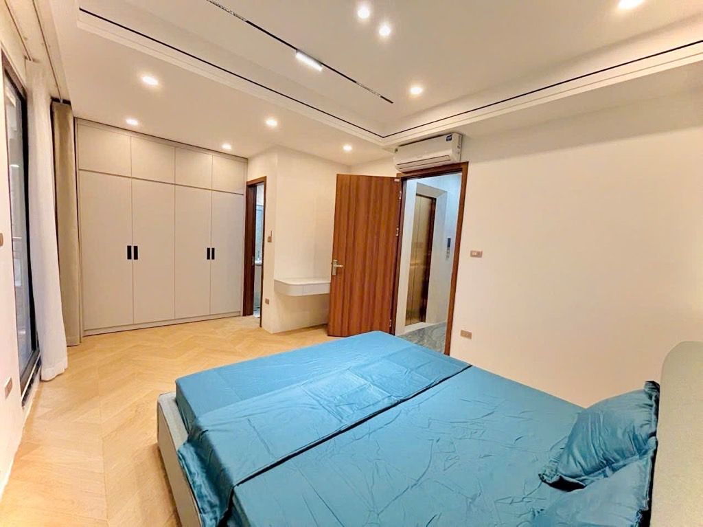 Bán nhà Kim Ngưu - diện tích 30,1m2 6 tầng - thang máy, mặt tiền rộng - giá 13,5 tỷ