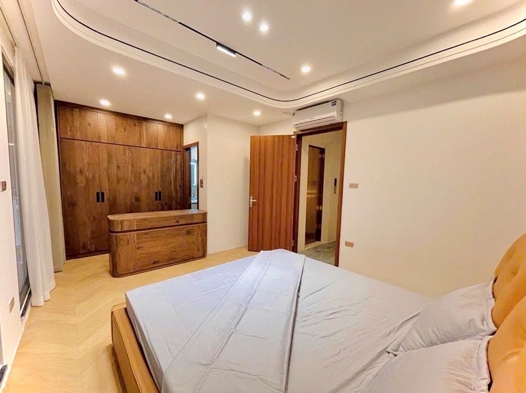 Bán nhà Kim Ngưu - diện tích 30,1m2 6 tầng - thang máy, mặt tiền rộng - giá 13,5 tỷ