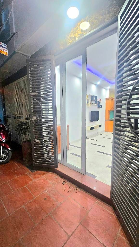 Bán nhà Nam Dư - diện tích 30m2 4 tầng - ô tô đỗ cổng - giá 6,9 tỷ