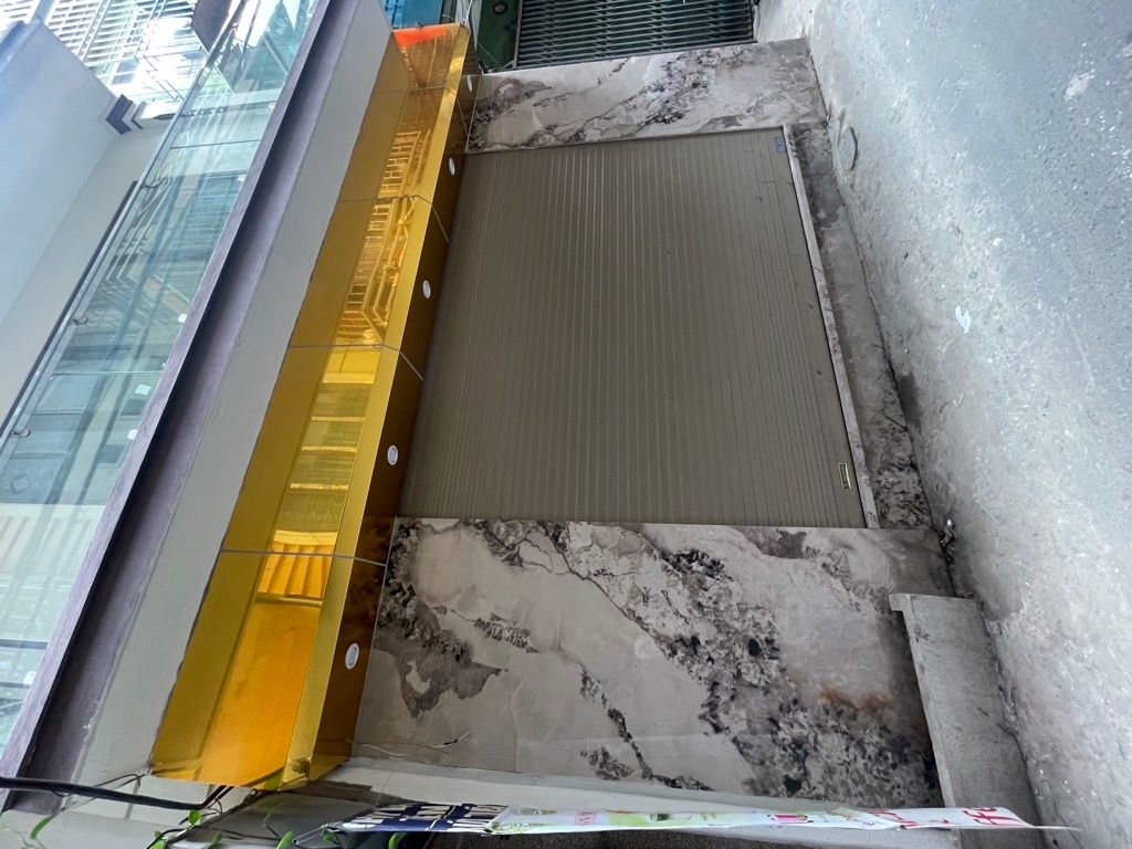 Bán nhà Minh Khai - diện tích 55.9m2 6 tầng - Ô tô đỗ cửa - giá 16,9 tỷ