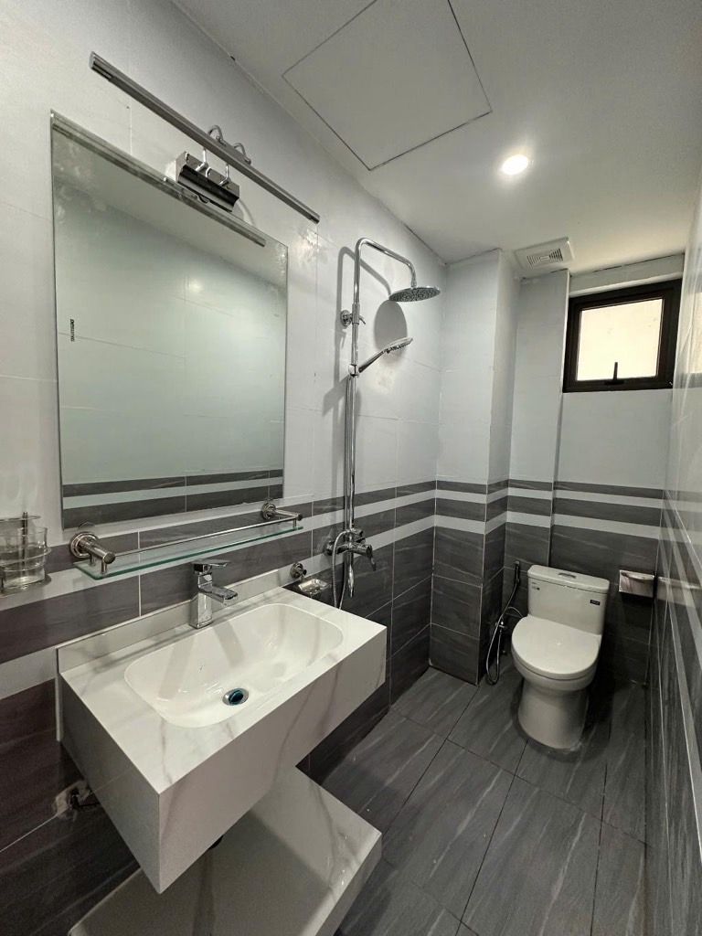 Bán nhà Minh Khai - diện tích 55.9m2 6 tầng - Ô tô đỗ cửa - giá 16,9 tỷ