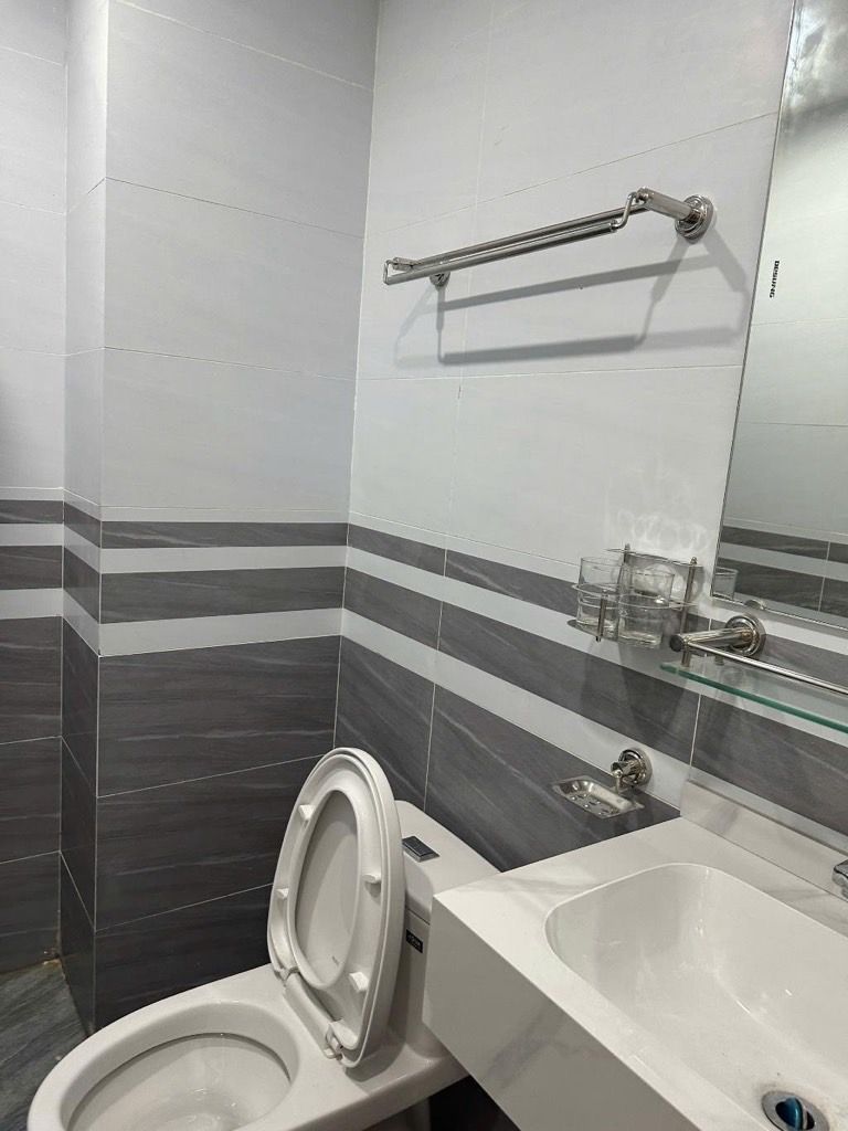 Bán nhà Minh Khai - diện tích 55.9m2 6 tầng - Ô tô đỗ cửa - giá 16,9 tỷ