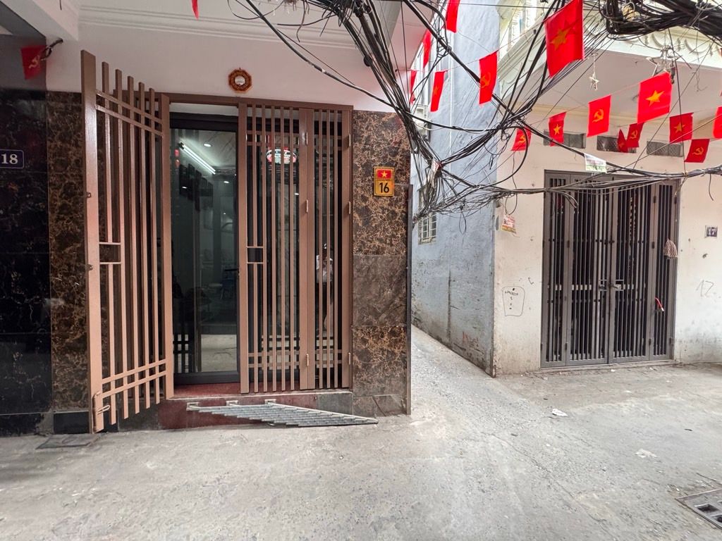 Bán nhà Bùi Xương Trạch - diện tích 21m2 4 tầng - Nhà lô góc 2 mặt thoáng - giá 3,2 tỷ