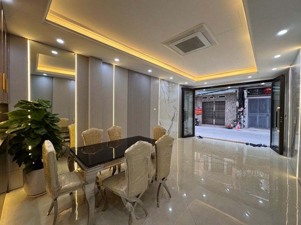 Bán nhà Nguyễn Chính - diện tích 45m2 5 tầng - Lô góc - giá 14,6 tỷ