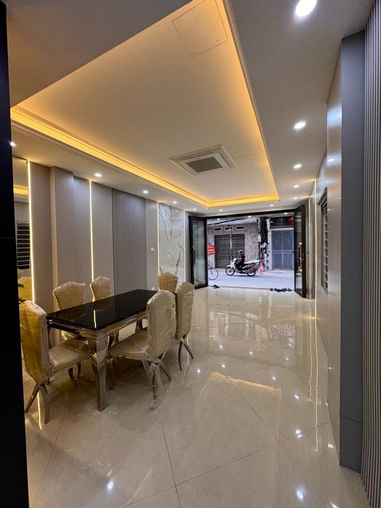 Bán nhà Nguyễn Chính - diện tích 45m2 5 tầng - Lô góc - giá 14,6 tỷ