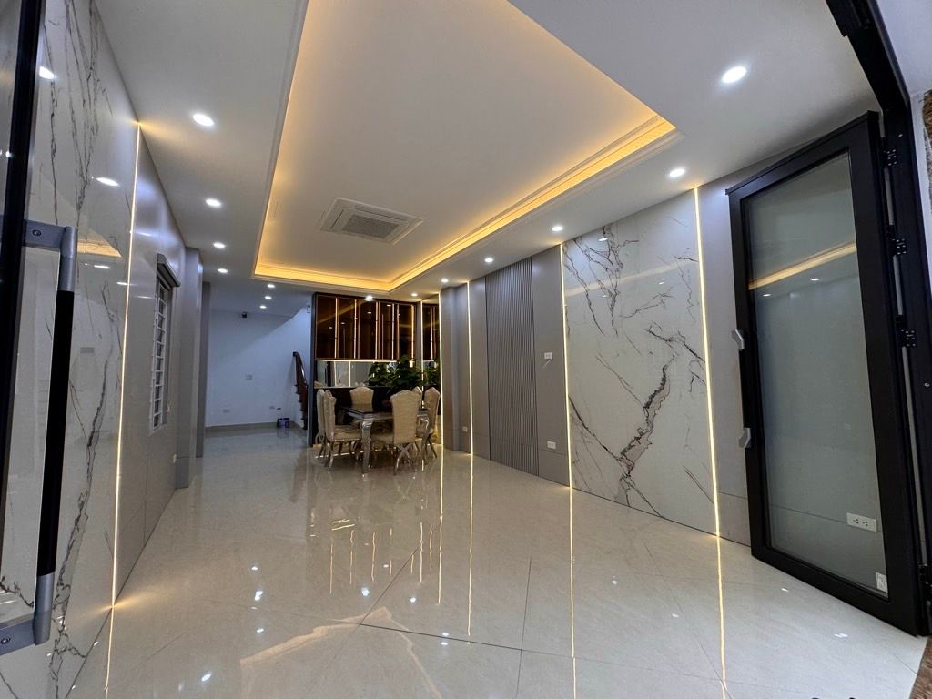 Bán nhà Nguyễn Chính - diện tích 45m2 5 tầng - Lô góc - giá 14,6 tỷ