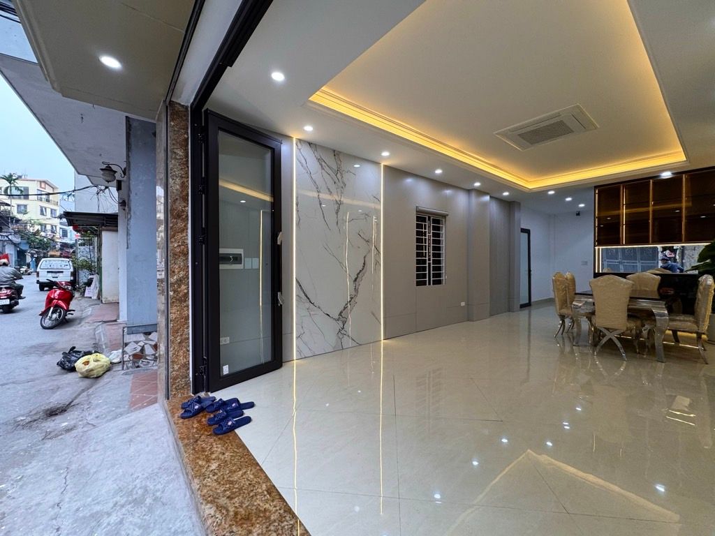 Bán nhà Nguyễn Chính - diện tích 45m2 5 tầng - Lô góc - giá 14,6 tỷ