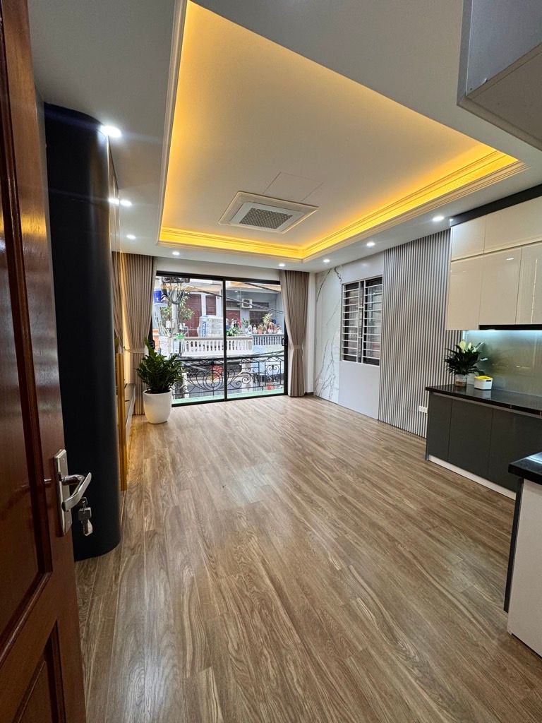 Bán nhà Nguyễn Chính - diện tích 45m2 5 tầng - Lô góc - giá 14,6 tỷ