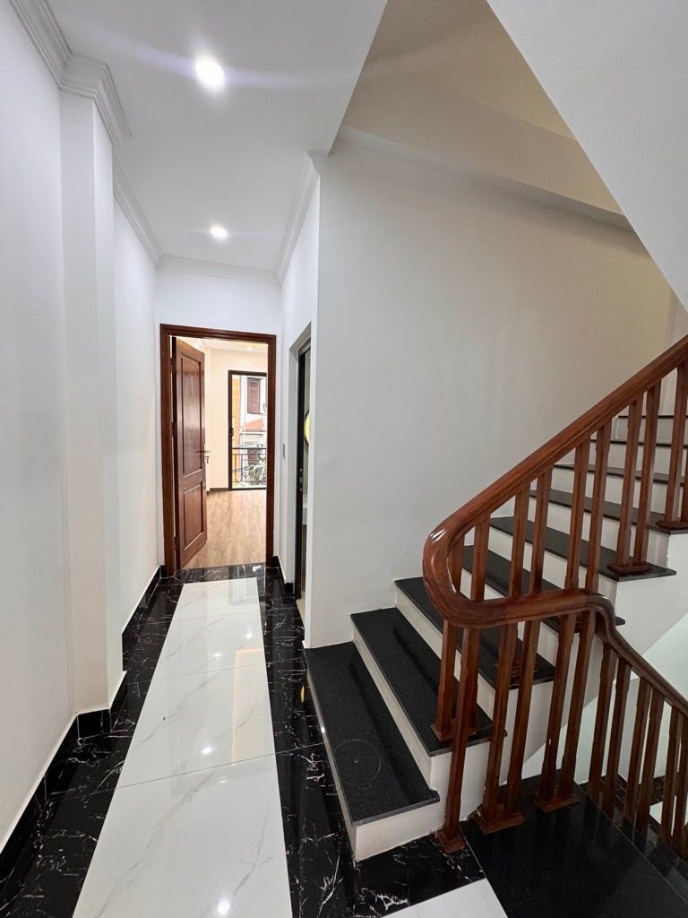 Bán nhà Nguyễn Chính - diện tích 45m2 5 tầng - Lô góc - giá 14,6 tỷ