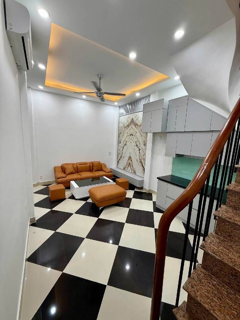 Bán nhà Hoàng Mai - diện tích 35.1m2 6 tầng - Ngõ siêu nông ba gác đỗ cửa - giá 7,8 tỷ