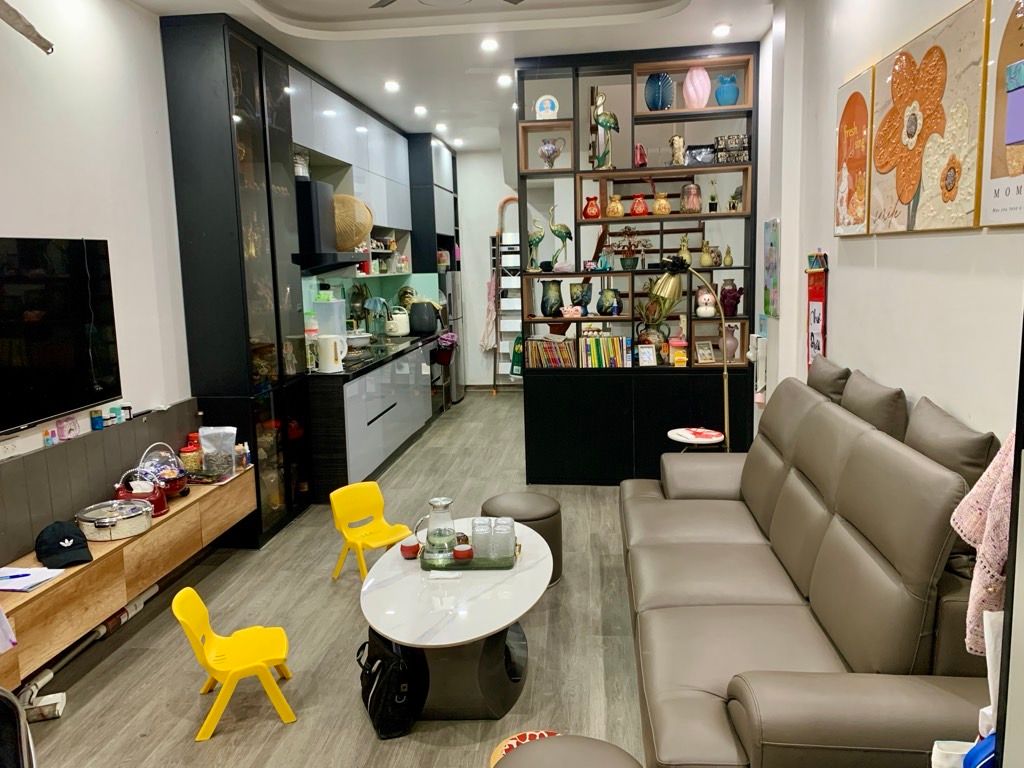 Bán nhà Định Công Thượng - diện tích 36.7m2 5 tầng - 2 mặt thoáng - giá 13,2 tỷ