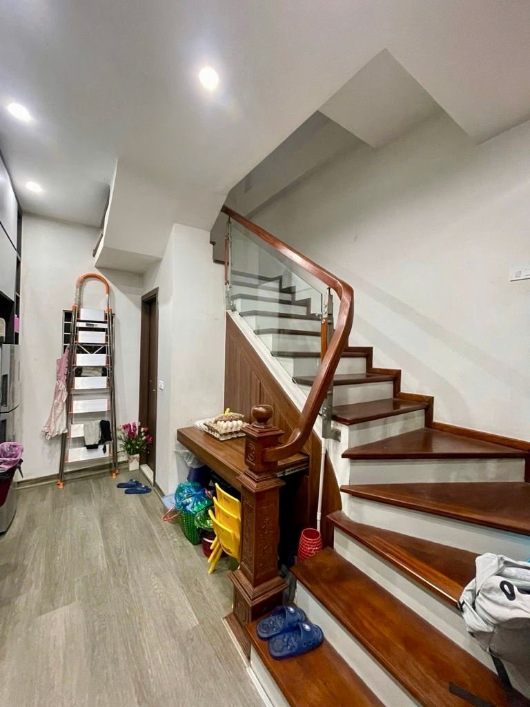 Bán nhà Định Công Thượng - diện tích 36.7m2 5 tầng - 2 mặt thoáng - giá 13,2 tỷ