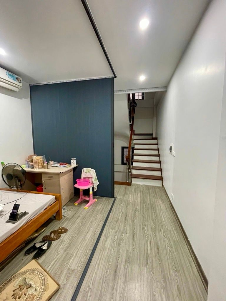 Bán nhà Định Công Thượng - diện tích 36.7m2 5 tầng - 2 mặt thoáng - giá 13,2 tỷ