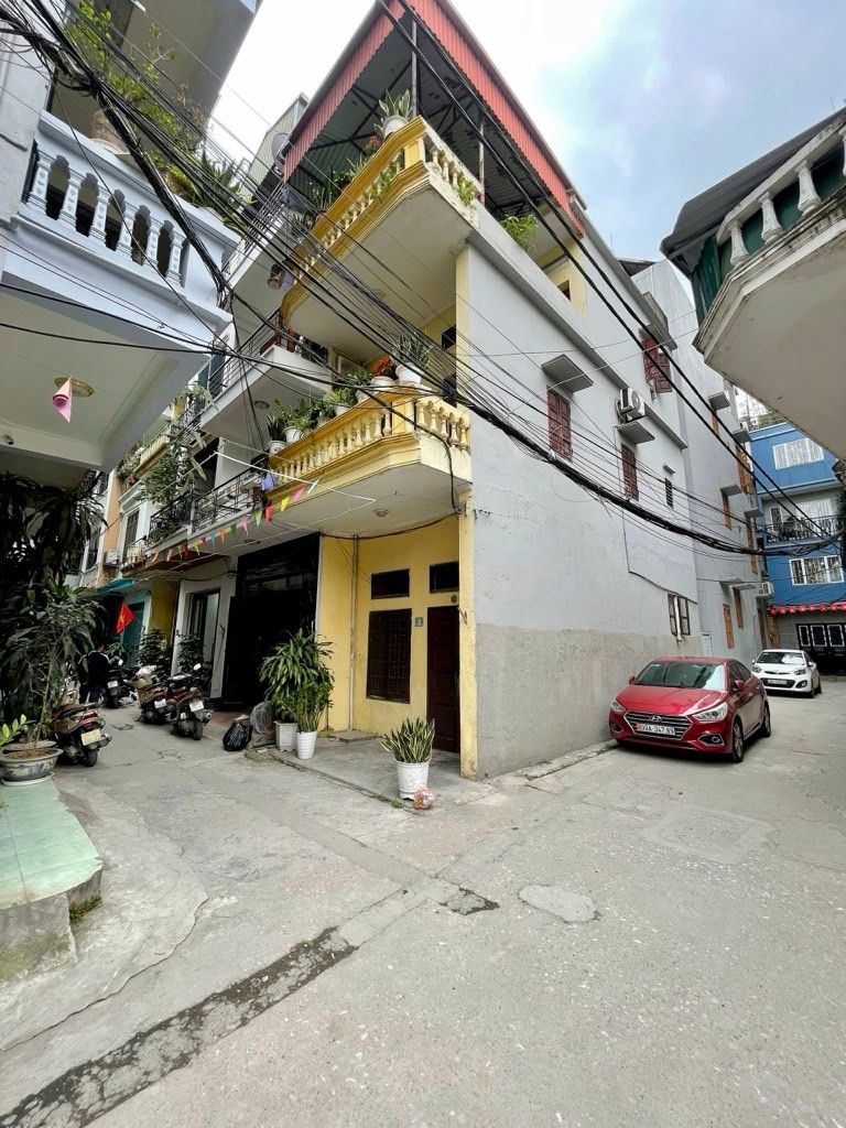 Bán nhà Định Công Thượng - diện tích 36.7m2 5 tầng - 2 mặt thoáng - giá 13,2 tỷ