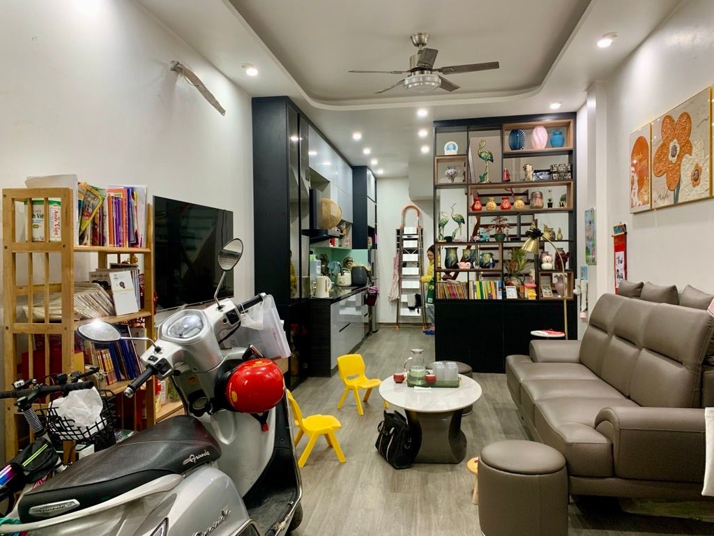 Bán nhà Định Công Thượng - diện tích 36.7m2 5 tầng - 2 mặt thoáng - giá 13,2 tỷ