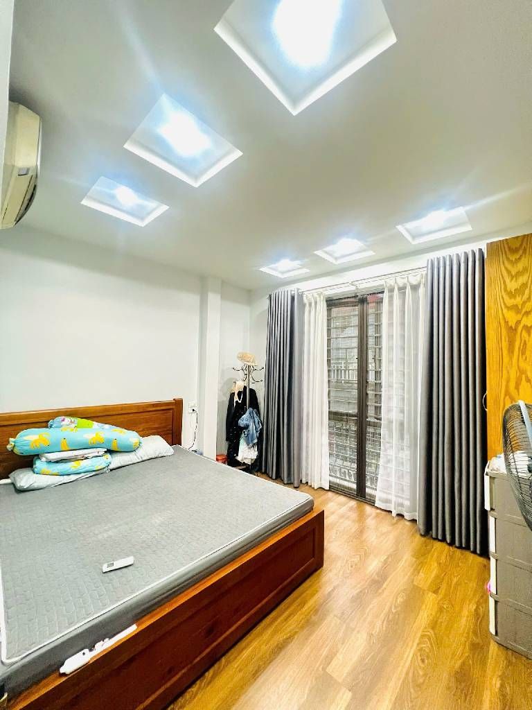 Bán nhà Trần Quý Cáp - diện tích 40m2 5 tầng - ô tô tránh đỗ - giá 16,5 tỷ