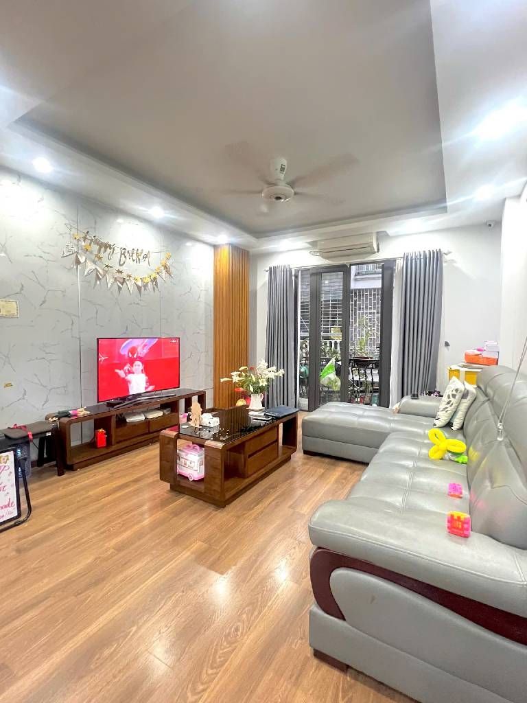 Bán nhà Trần Quý Cáp - diện tích 40m2 5 tầng - ô tô tránh đỗ - giá 16,5 tỷ