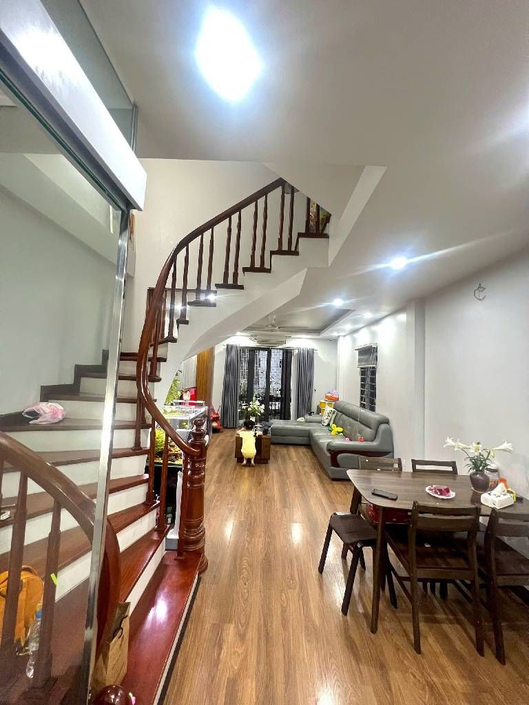 Bán nhà Trần Quý Cáp - diện tích 40m2 5 tầng - ô tô tránh đỗ - giá 16,5 tỷ