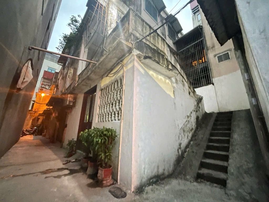 Bán nhà Trương Định - diện tích 28,3m2 2 tầng - gần phố - giá 4,35 tỷ