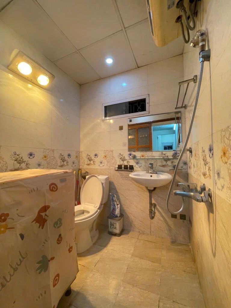 Bán nhà Trương Định - diện tích 28,3m2 2 tầng - gần phố - giá 4,35 tỷ