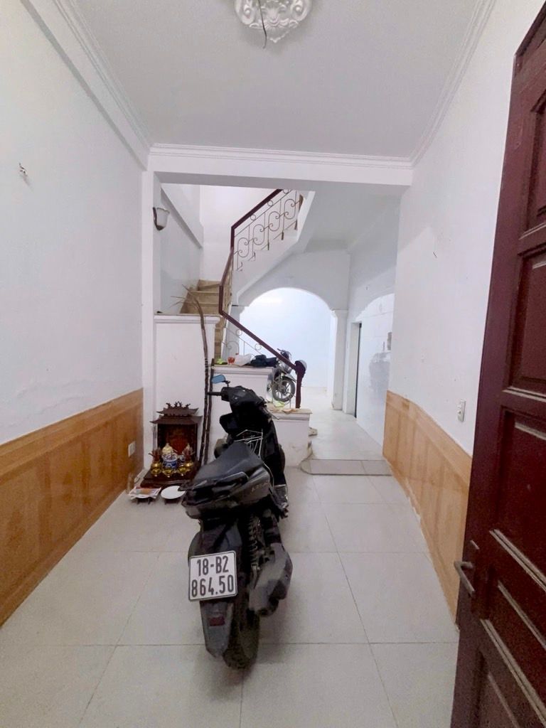 Bán nhà Khương Đình - diện tích 32m2 4 tầng - Ô tô vào cửa - giá 8,5 tỷ