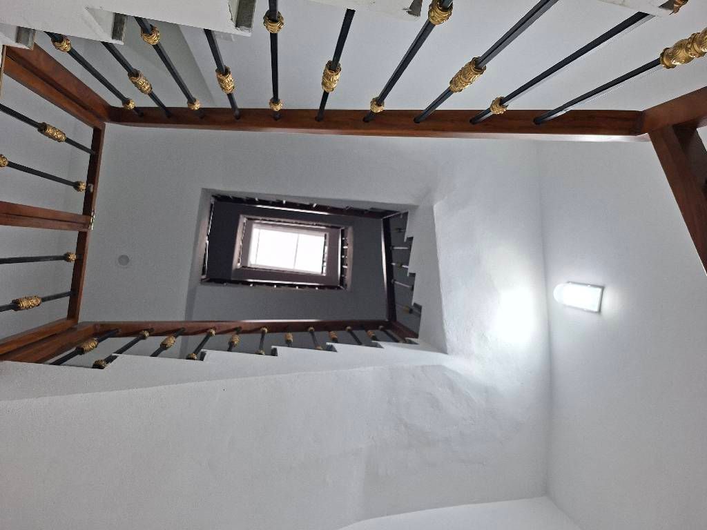 Bán nhà Vũ Tông Phan - diện tích 40m2 6 tầng - Gara ô tô, ô chờ thang máy - giá 10,5 tỷ