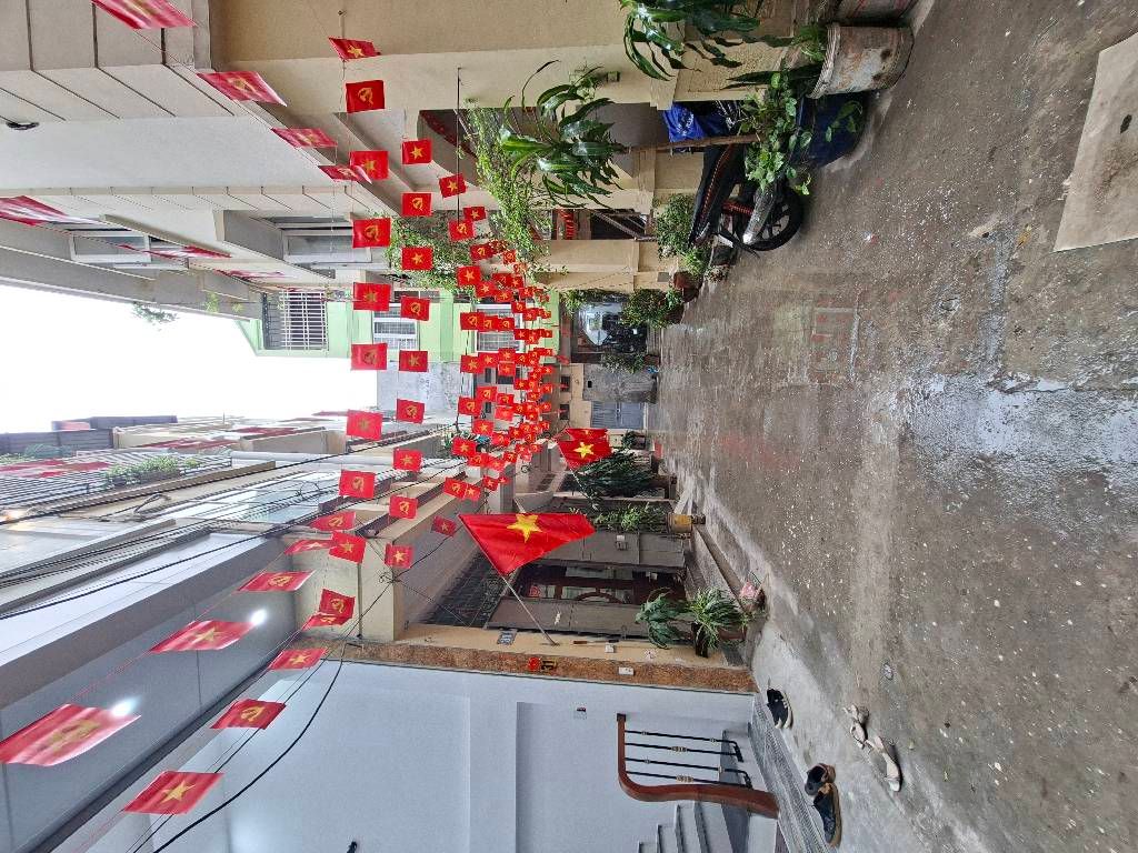 Bán nhà Vũ Tông Phan - diện tích 40m2 6 tầng - Gara ô tô, ô chờ thang máy - giá 10,5 tỷ