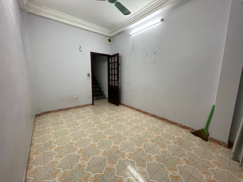 Bán nhà Ngõ Chùa Hưng Ký - diện tích 23,5m2 4 tầng - ô tô lùi tận cửa - giá 7,3 tỷ