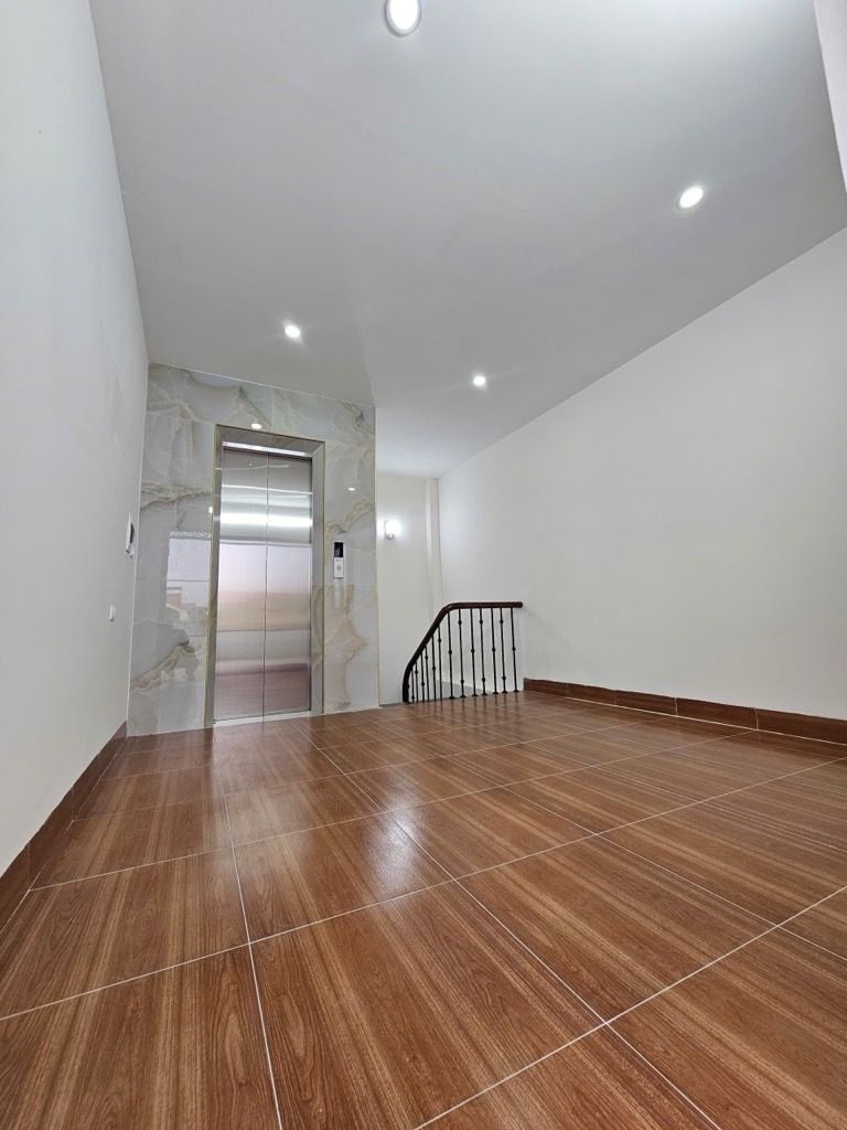 Bán nhà Giáp Nhị - diện tích 33,9m2 5 tầng - Nhà thang máy, ô tô đỗ cửa - giá 9,2 tỷ