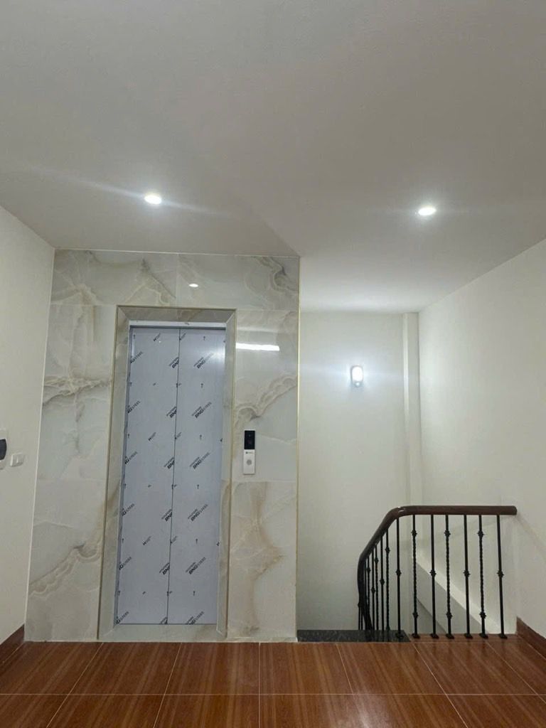 Bán nhà Giáp Nhị - diện tích 33,9m2 5 tầng - Nhà thang máy, ô tô đỗ cửa - giá 9,2 tỷ