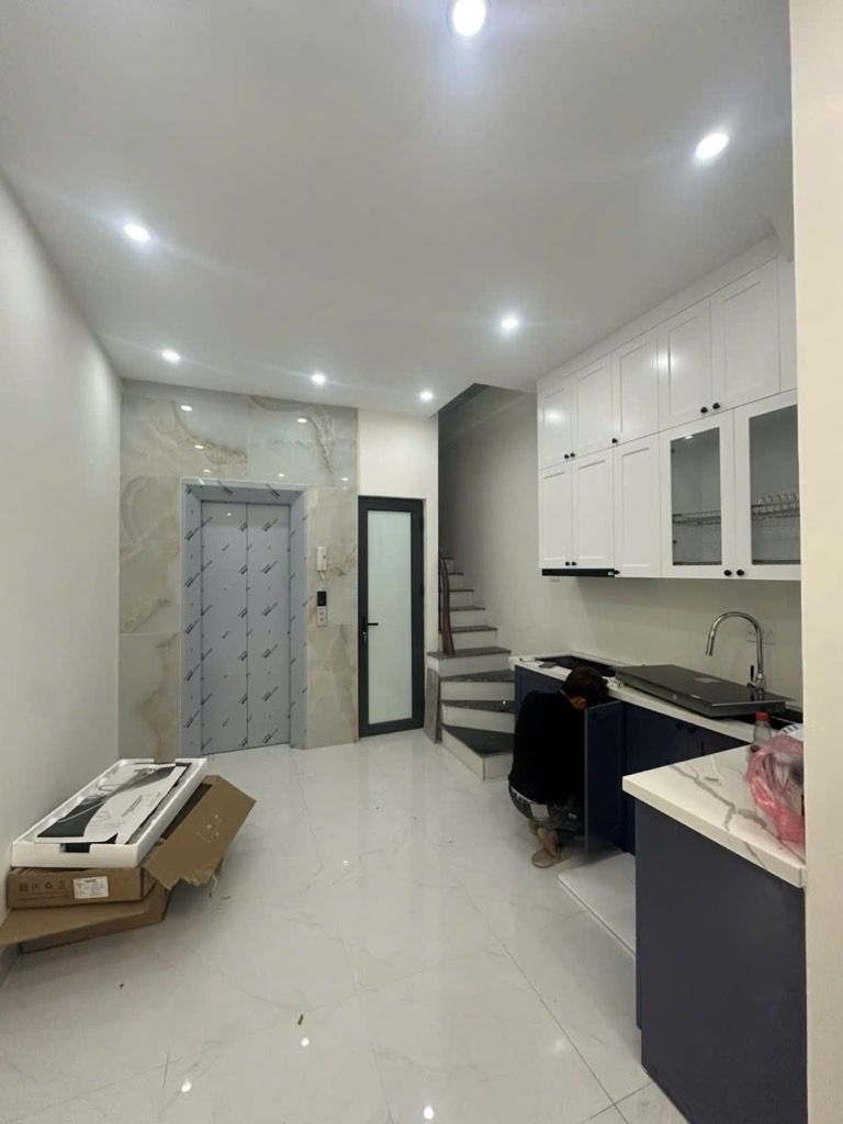 Bán nhà Giáp Nhị - diện tích 33,9m2 5 tầng - Nhà thang máy, ô tô đỗ cửa - giá 9,2 tỷ