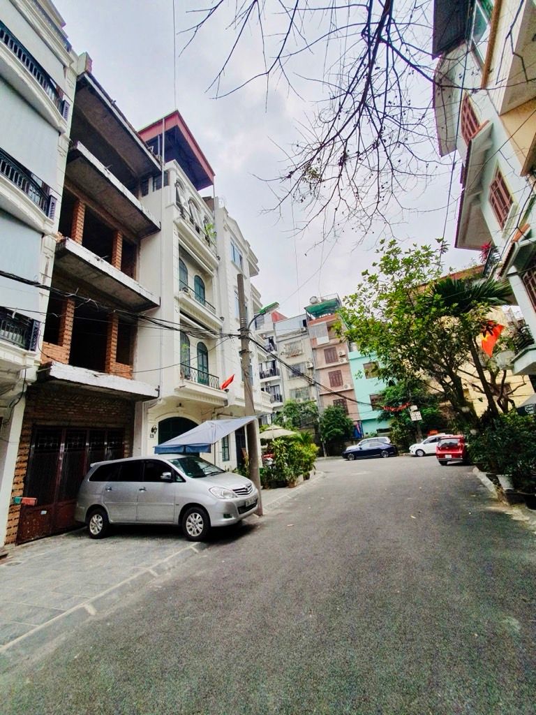 Bán nhà Bạch Đằng - diện tích 43m2 5 tầng - ô tô ngủ trong nhà - giá 13,9 tỷ