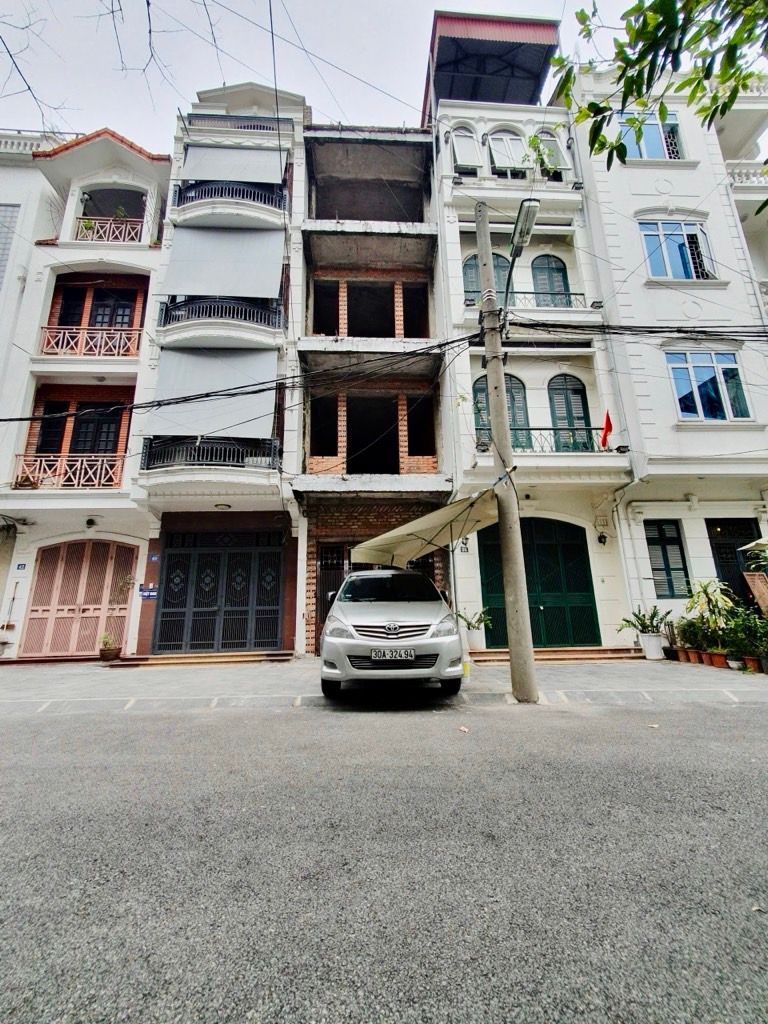 Bán nhà Bạch Đằng - diện tích 43m2 5 tầng - ô tô ngủ trong nhà - giá 13,9 tỷ