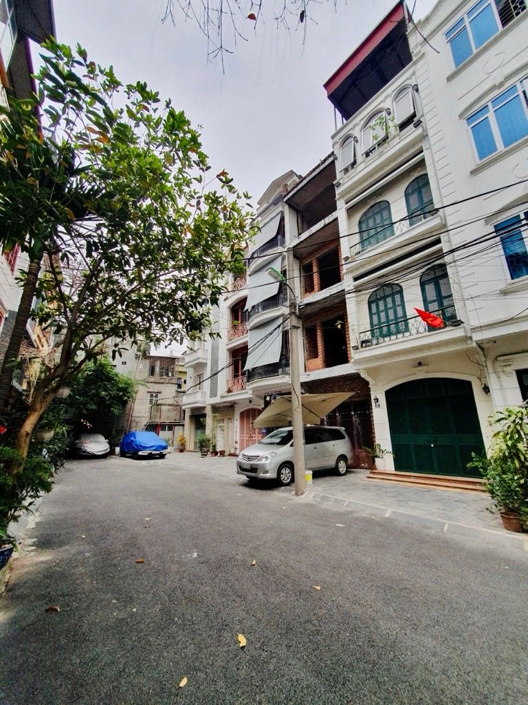 Bán nhà Bạch Đằng - diện tích 43m2 5 tầng - ô tô ngủ trong nhà - giá 13,9 tỷ