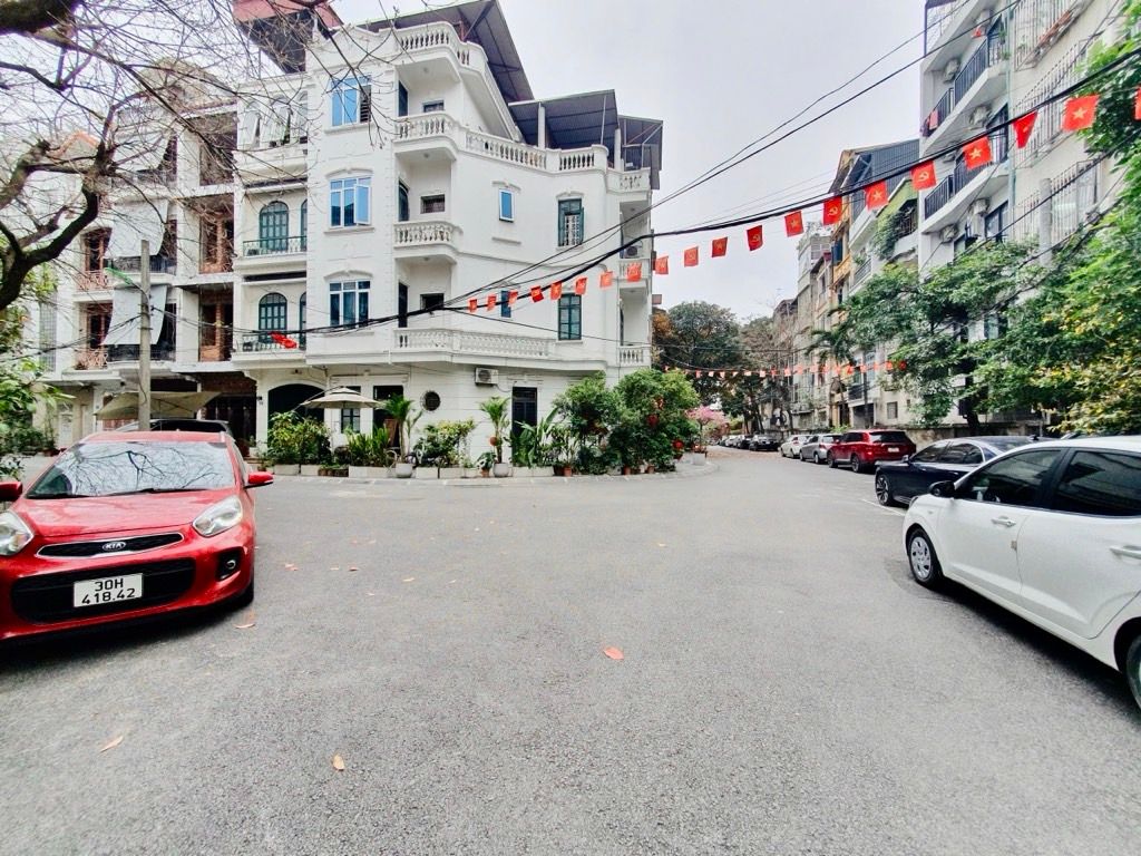 Bán nhà Bạch Đằng - diện tích 43m2 5 tầng - ô tô ngủ trong nhà - giá 13,9 tỷ