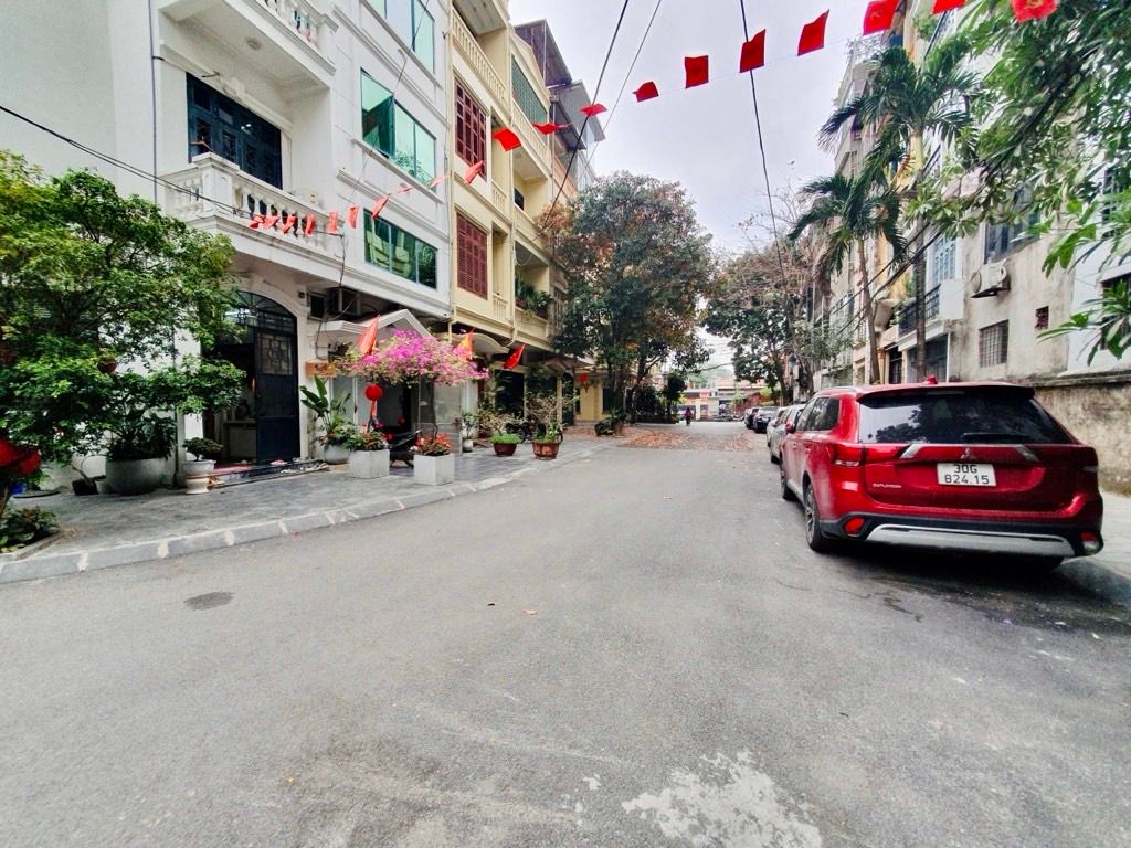 Bán nhà Bạch Đằng - diện tích 43m2 5 tầng - ô tô ngủ trong nhà - giá 13,9 tỷ